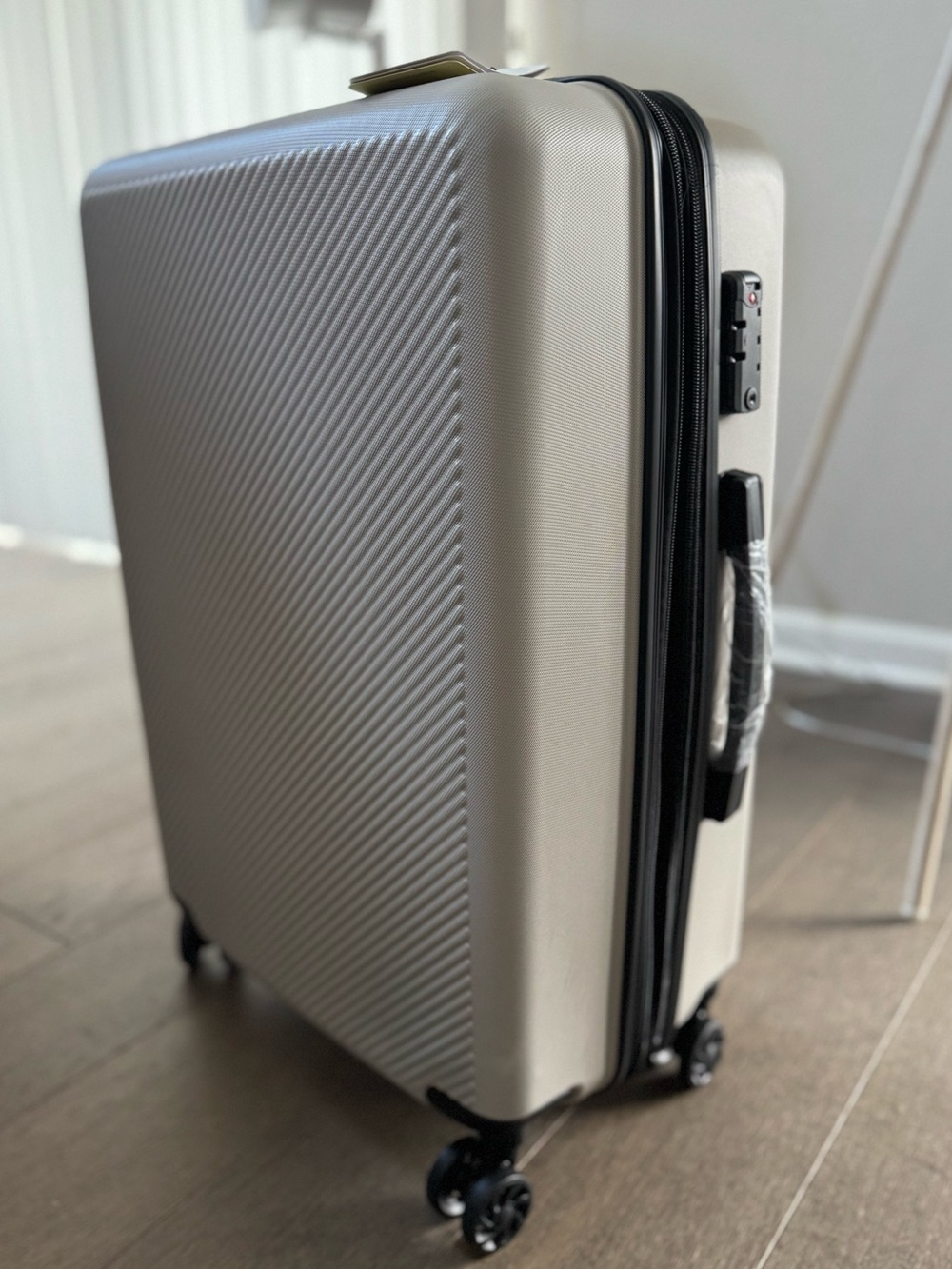 New! NWT 🧳✈️🌎 CALPAK 26” Hardside Spinner Luggage